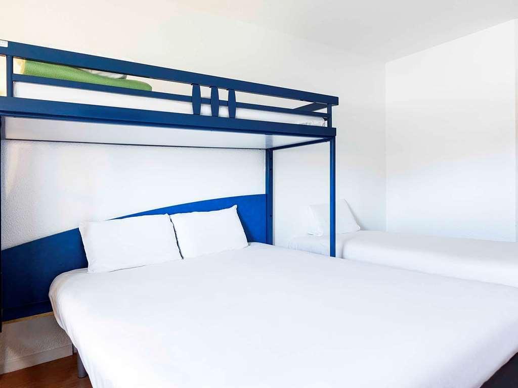 Ibis Budget Agen Exterior foto